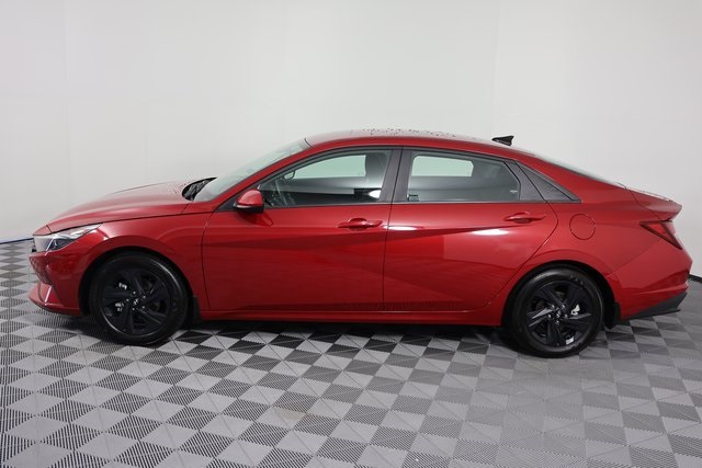2023 Hyundai Elantra SEL photo 5