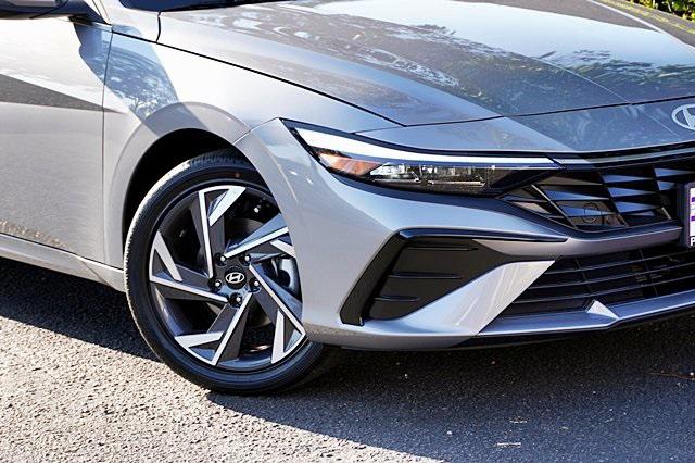 2025 Hyundai Elantra Hybrid Limited photo 4