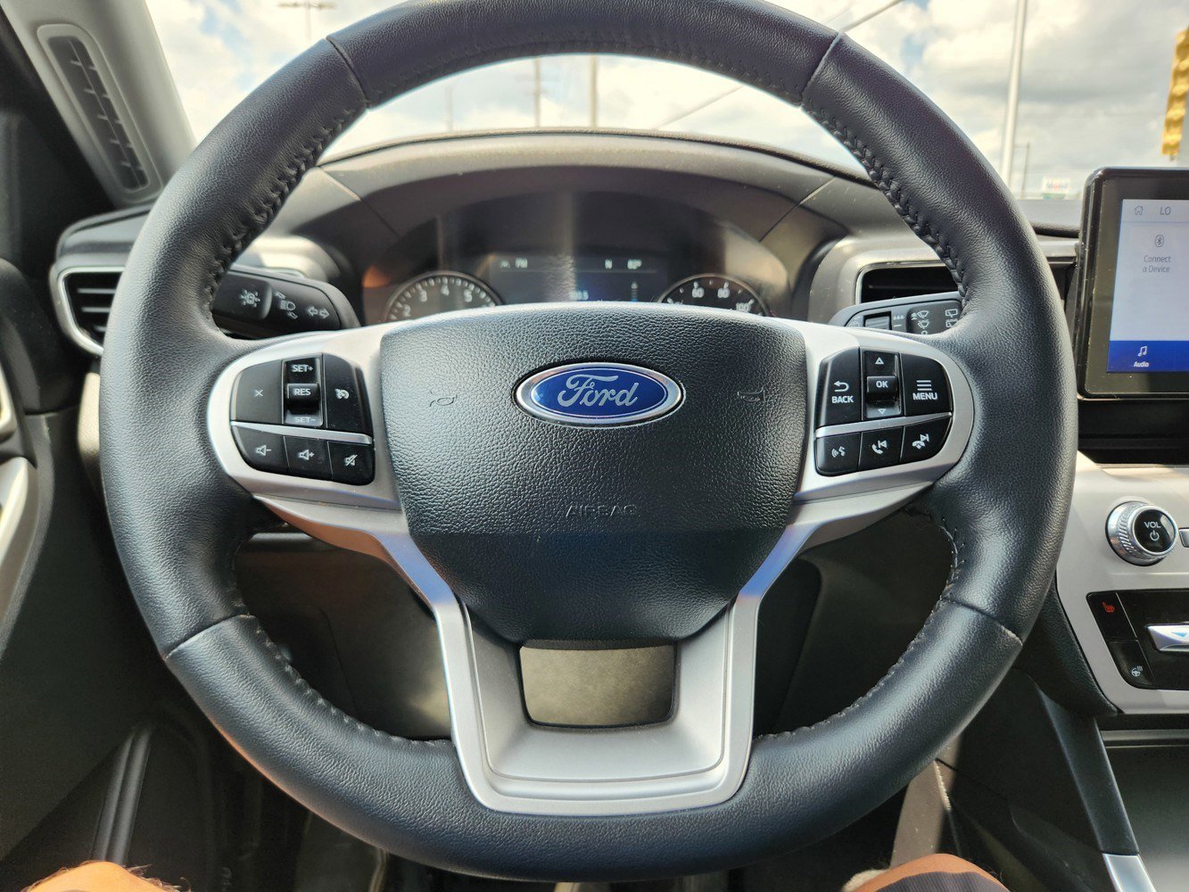 2024 Ford Explorer XLT photo 14