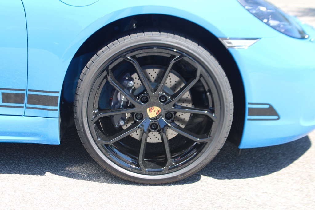 2025 Porsche Cayman photo 16