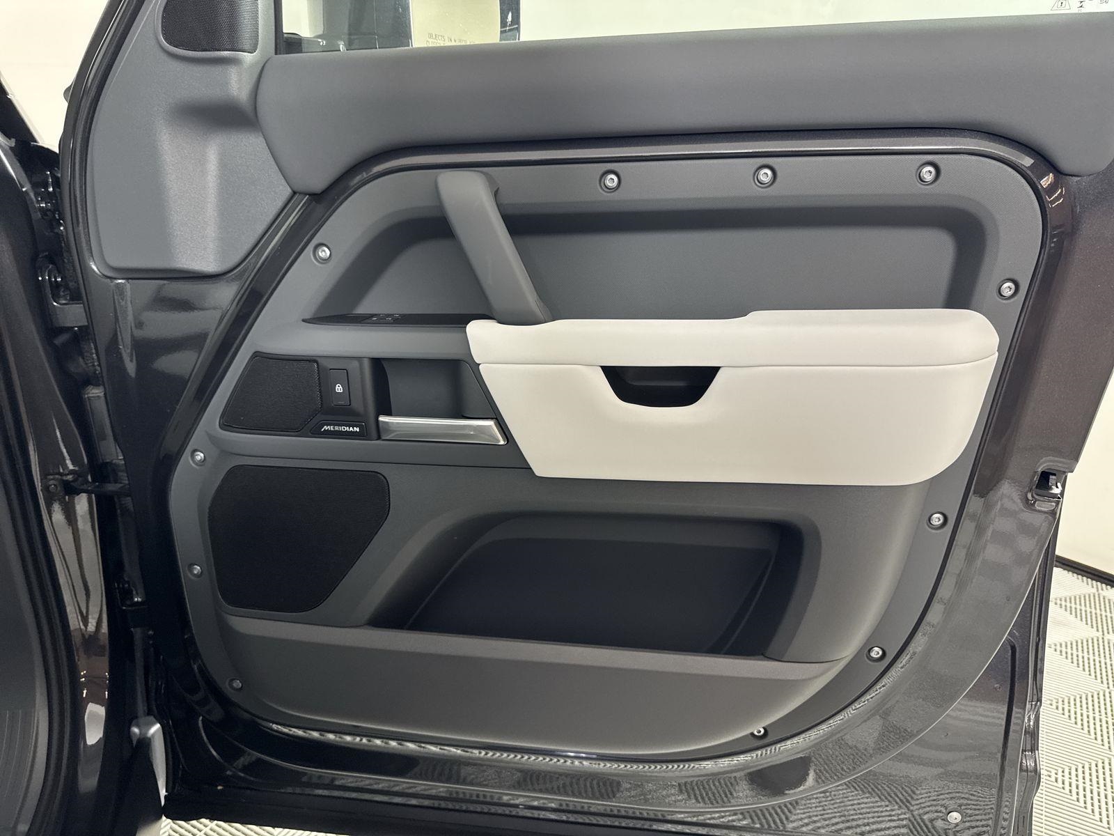 2025 Land Rover Defender 130 S photo 30