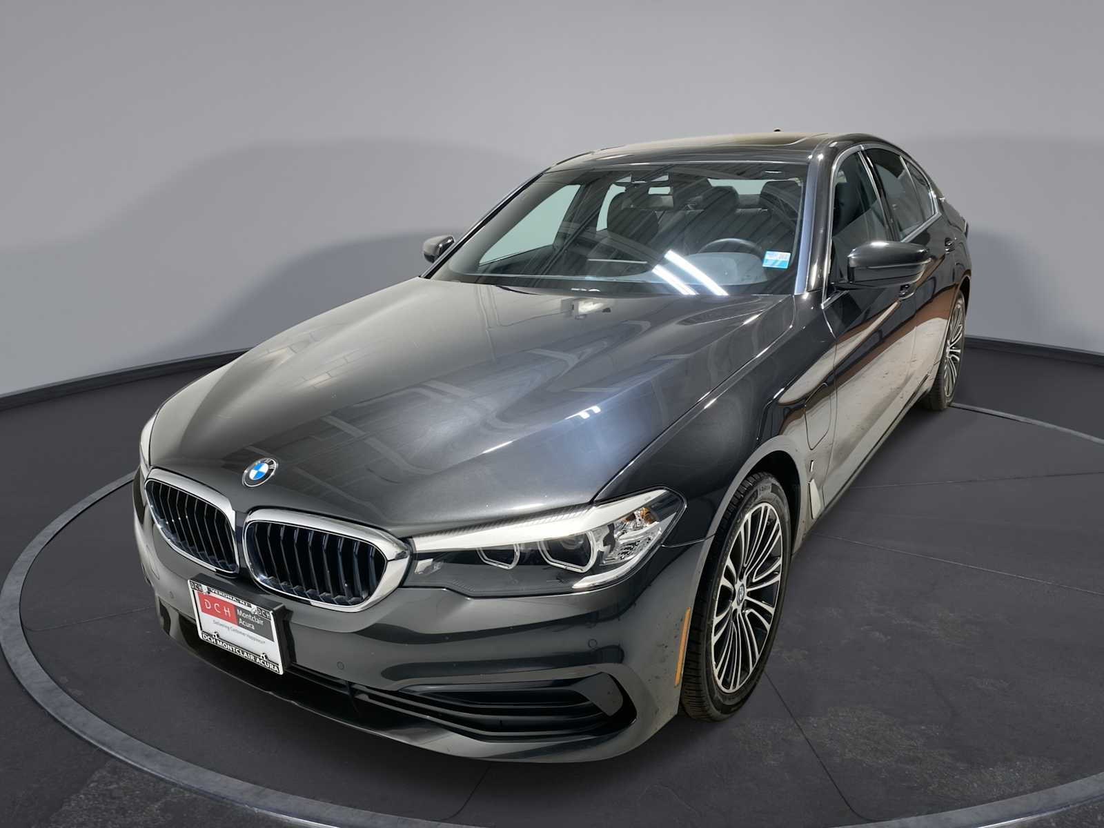 2019 BMW 5 Series 530e's photo