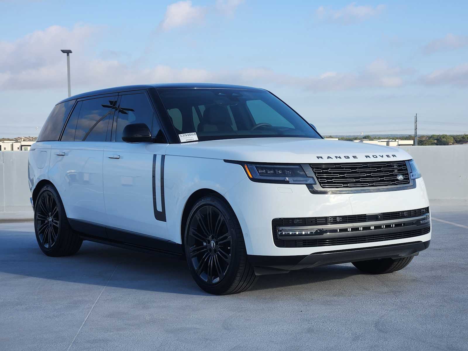 2025 Land Rover Range Rover SE photo 2