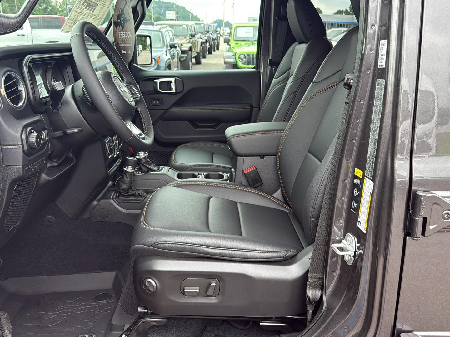 2025 Jeep Wrangler Sahara photo 8