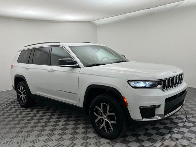 2024 Jeep Grand Cherokee Limited photo 3
