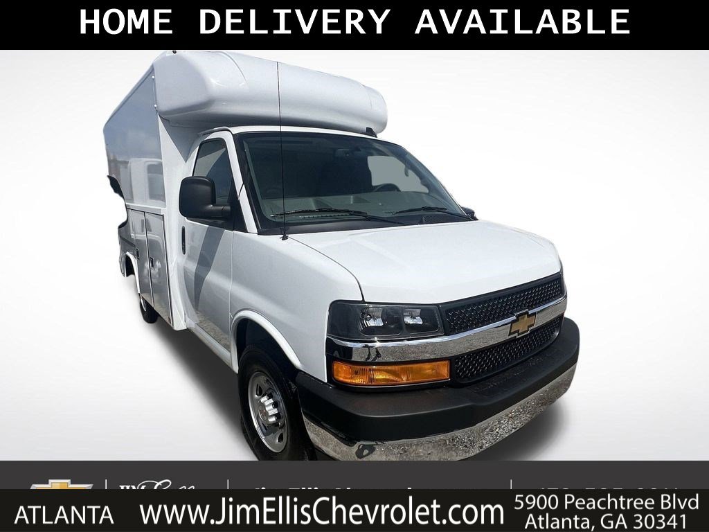 2025 Chevrolet Express Cutaway Base's photo