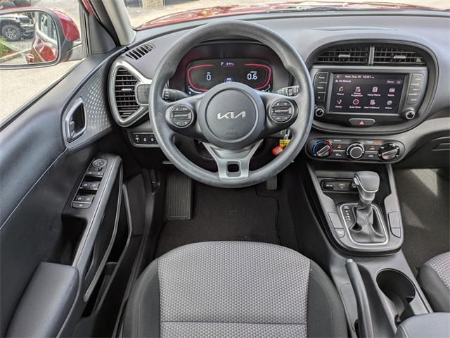 2024 Kia Soul LX photo 13