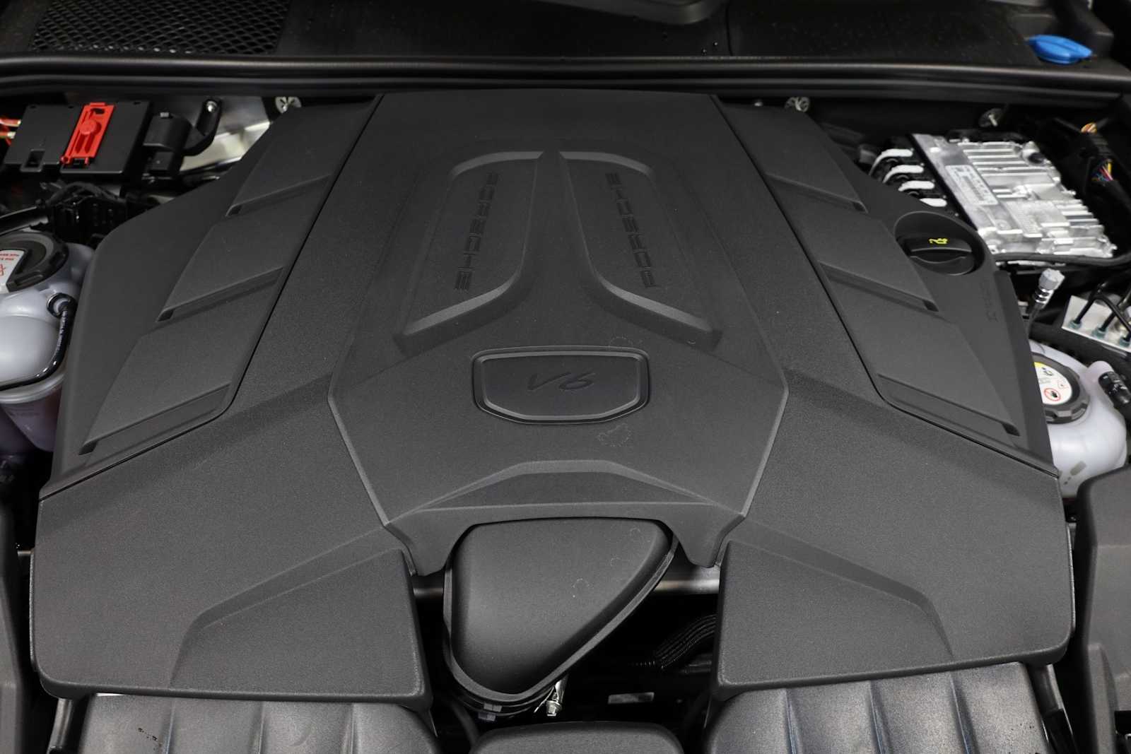 2024 Porsche Cayenne S E-Hybrid photo 31