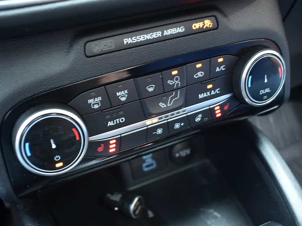 2022 Ford Escape Titanium Hybrid photo 16