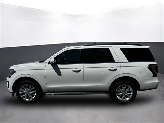 Used 2021 Ford Expedition XLT with VIN 1FMJU1JTXMEA15858 for sale in Kansas City