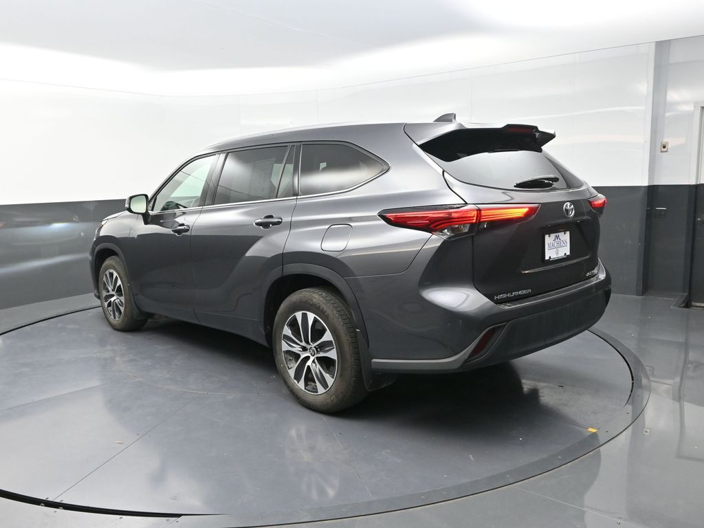 2022 Toyota Highlander XLE photo 4
