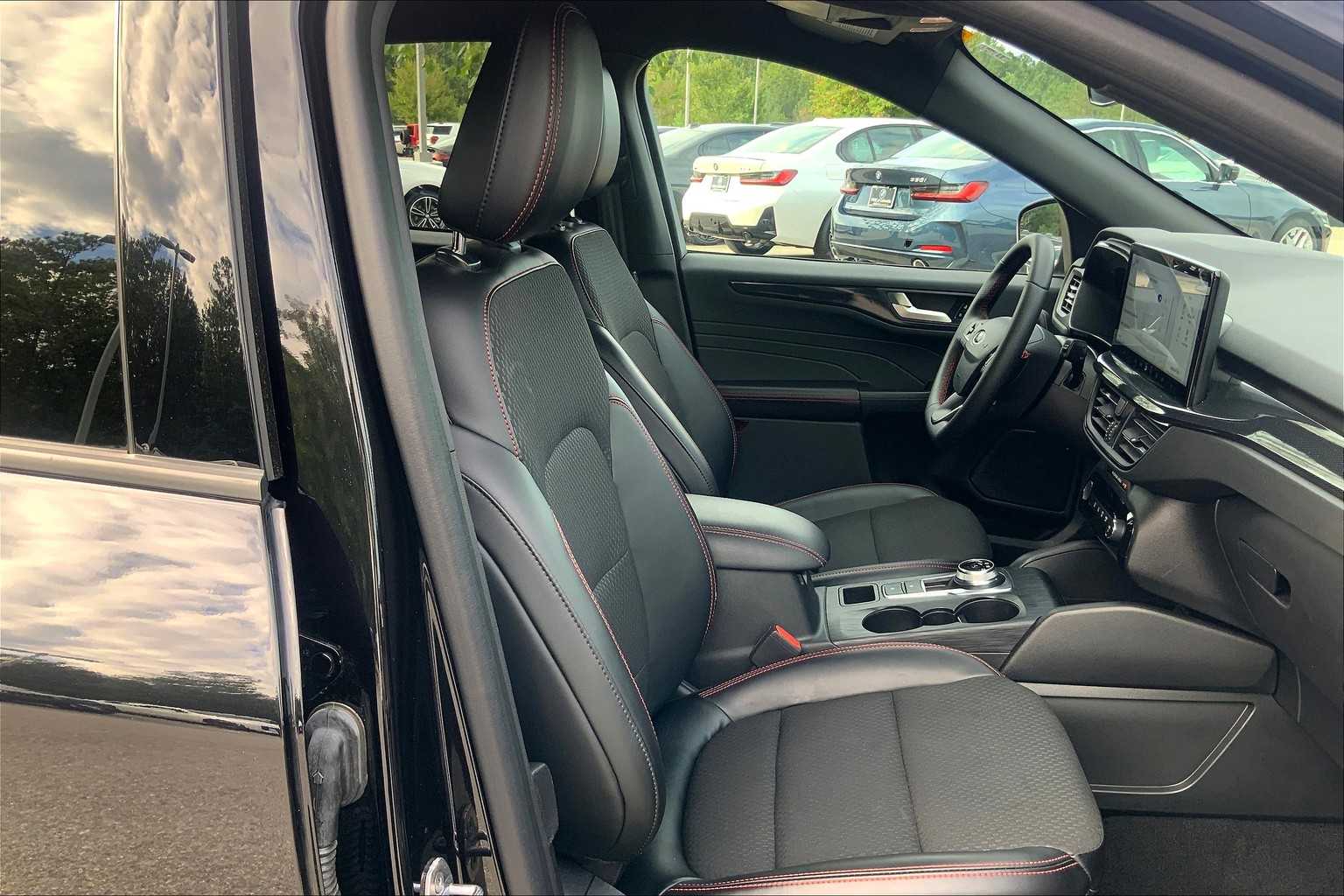 2024 Ford Escape ST-Line photo 7