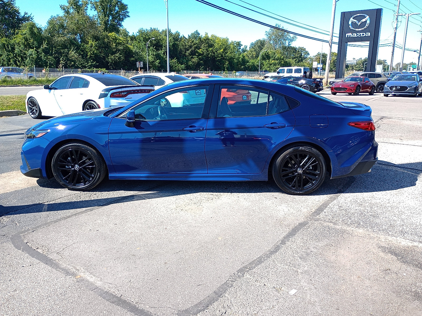 2025 Toyota Camry SE photo 4