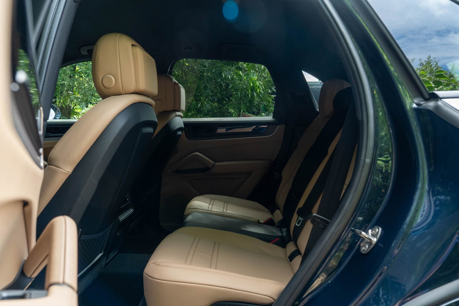 2025 Porsche Cayenne Base photo 31