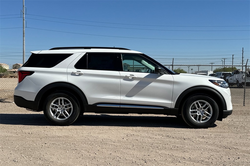2025 Ford Explorer photo 3
