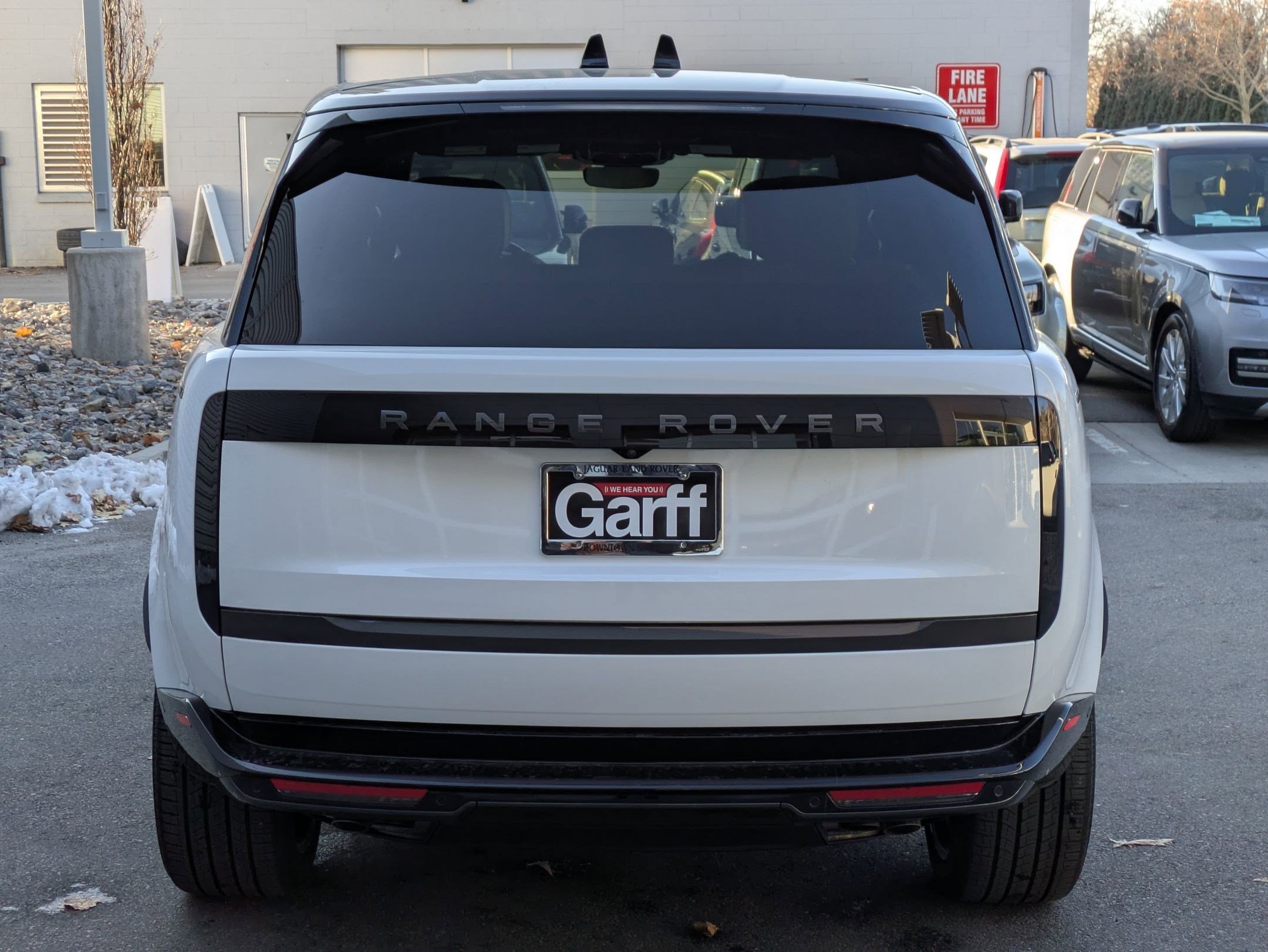 2025 Land Rover Range Rover SE photo 2