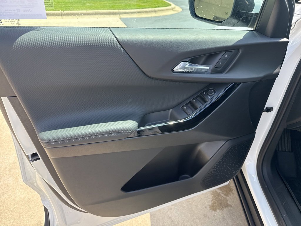 2026 Chevrolet Equinox LT photo 9
