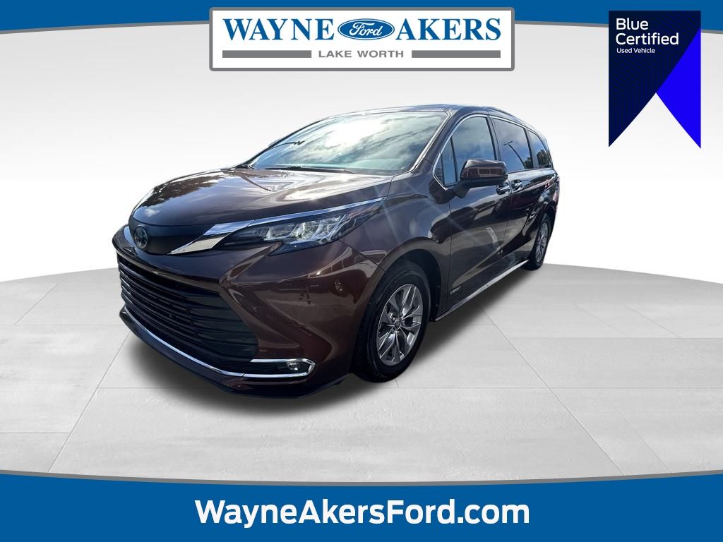 2021 Toyota Sienna XLE's photo