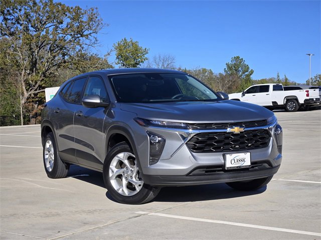 2024 Chevrolet Trax LS's photo