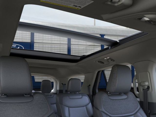 2025 Ford Explorer photo 17