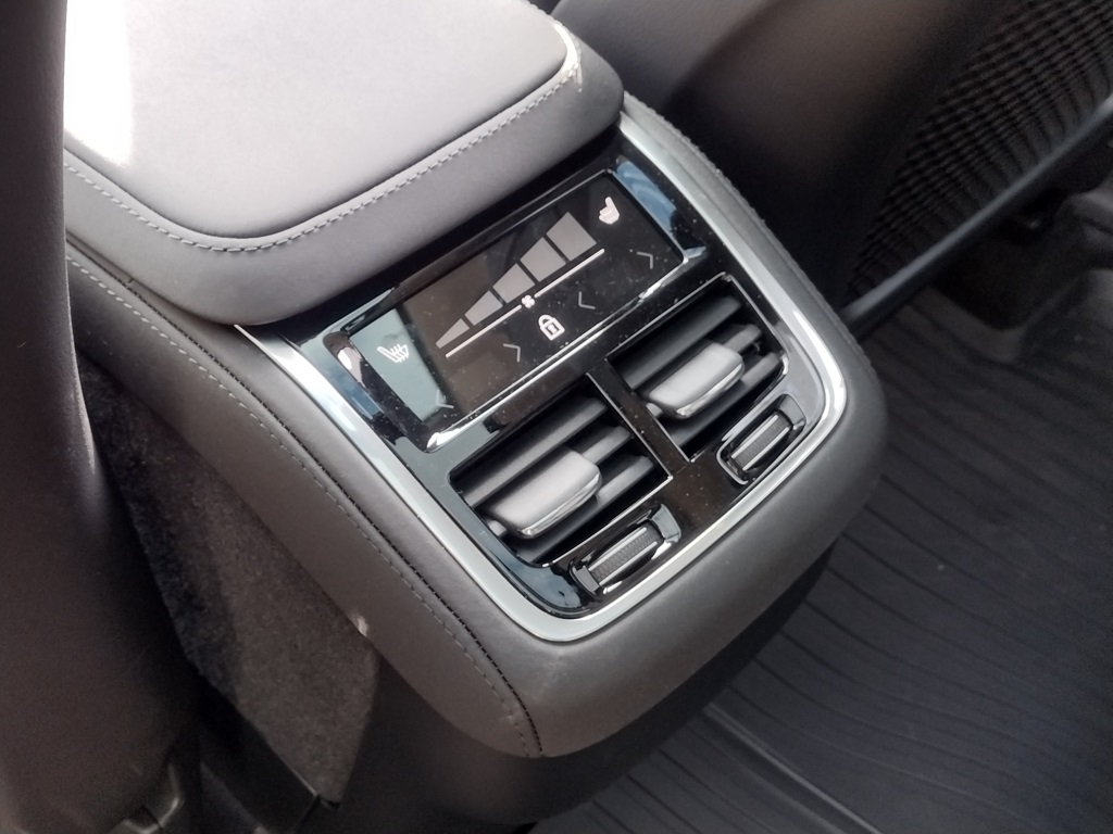 2026 VOLVO XC90 - Image 19