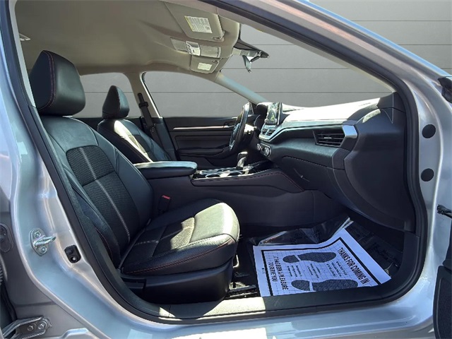 2023 Nissan Altima 2.5 SR photo 16