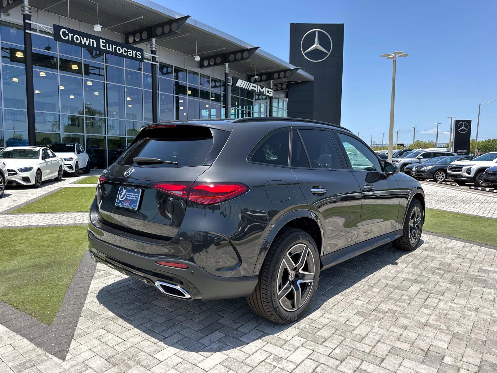 2025 Mercedes Benz GLC 300 photo 4