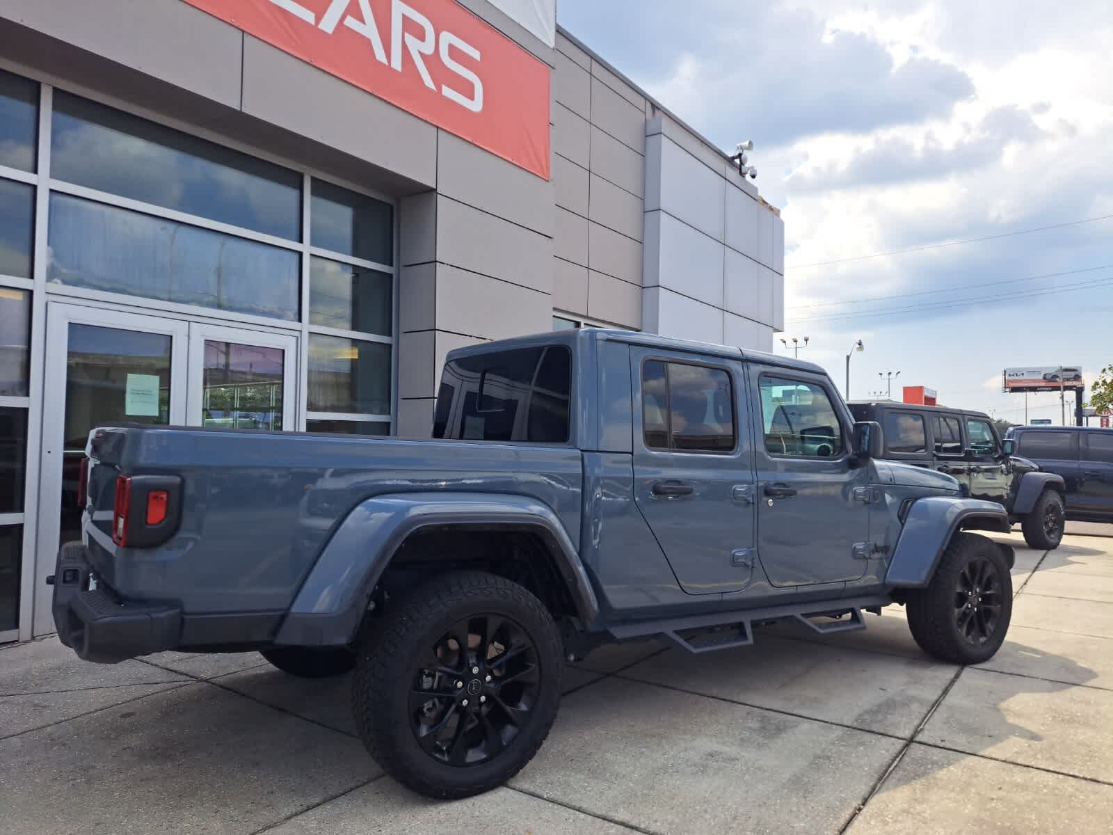 2024 Jeep Gladiator Sport photo 4
