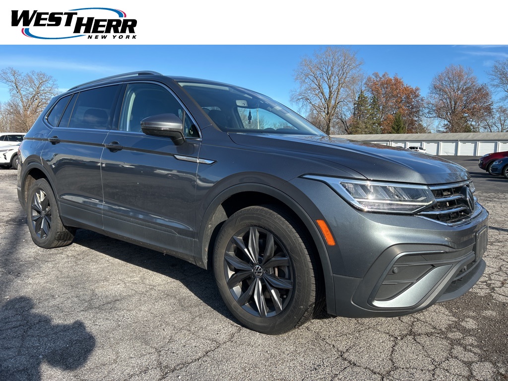 2022 Volkswagen Tiguan SE's photo