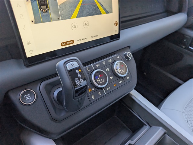 2025 Land Rover Defender 110 X-Dynamic SE photo 11
