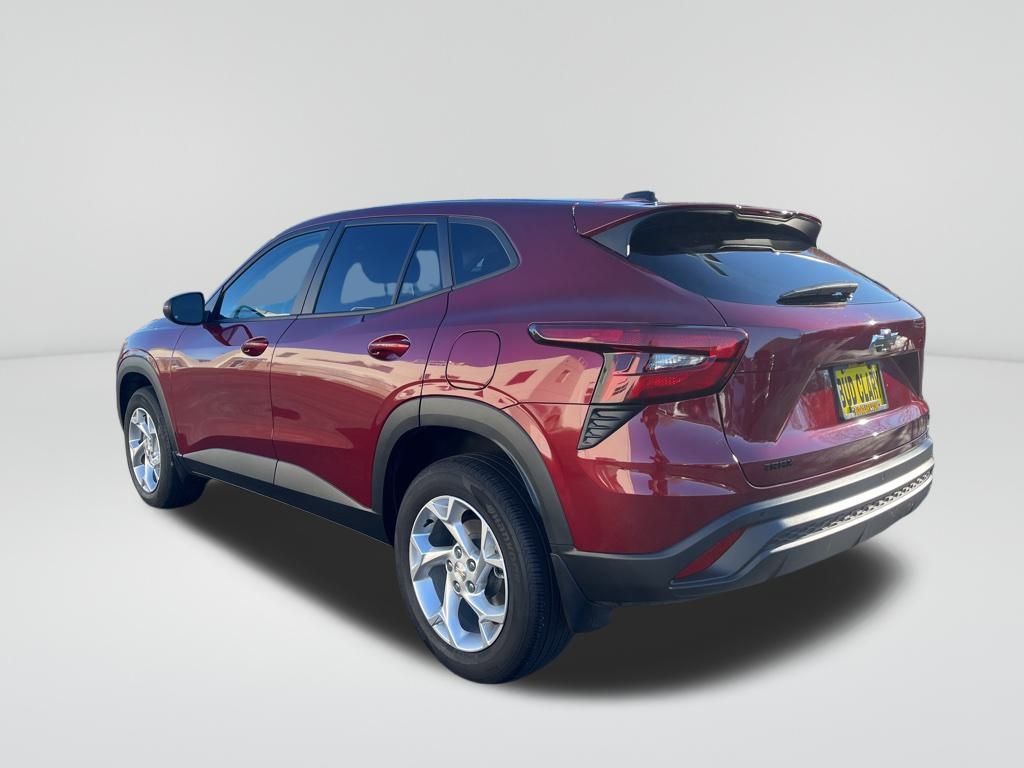 2024 Chevrolet Trax LS photo 3