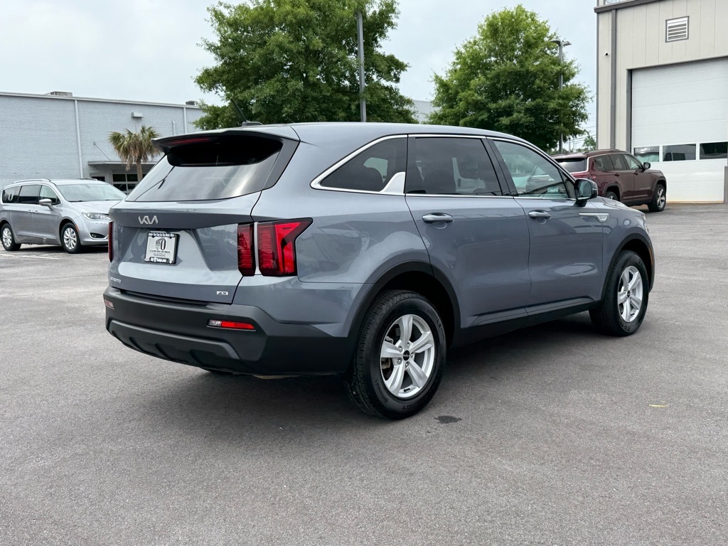 2023 Kia Sorento LX photo 3
