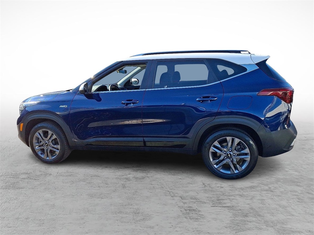 2022 Kia Seltos S photo 2