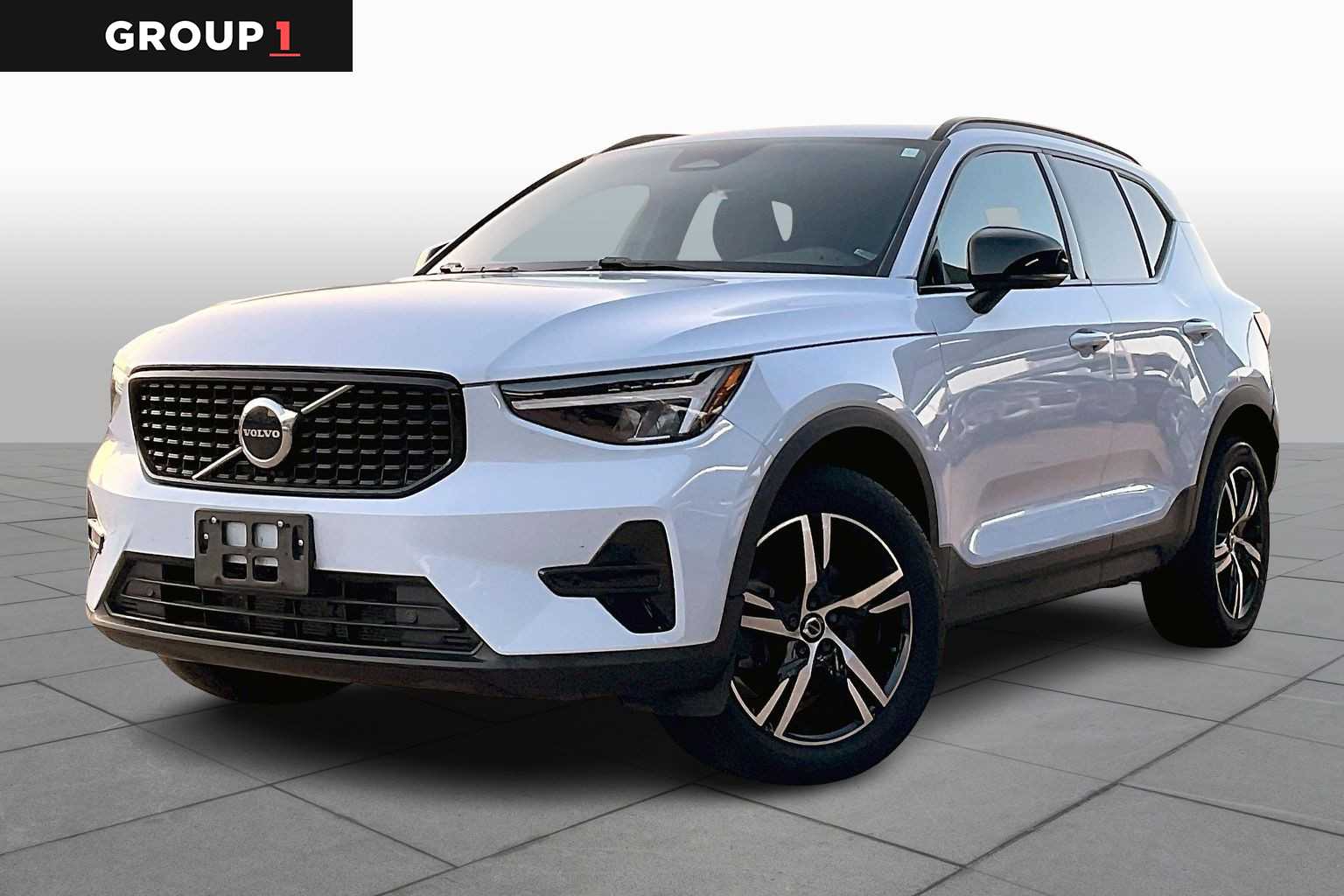 2024 Volvo XC40 Core's photo