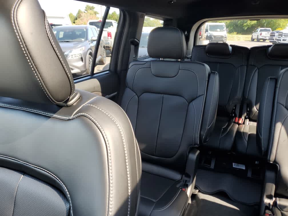 2025 Jeep Grand Cherokee Limited photo 14