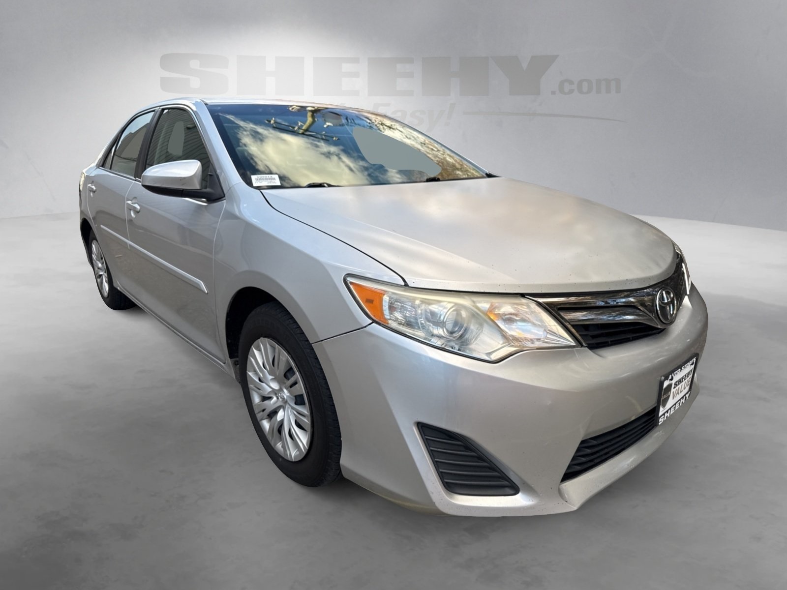 2013 Toyota Camry LE photo 2