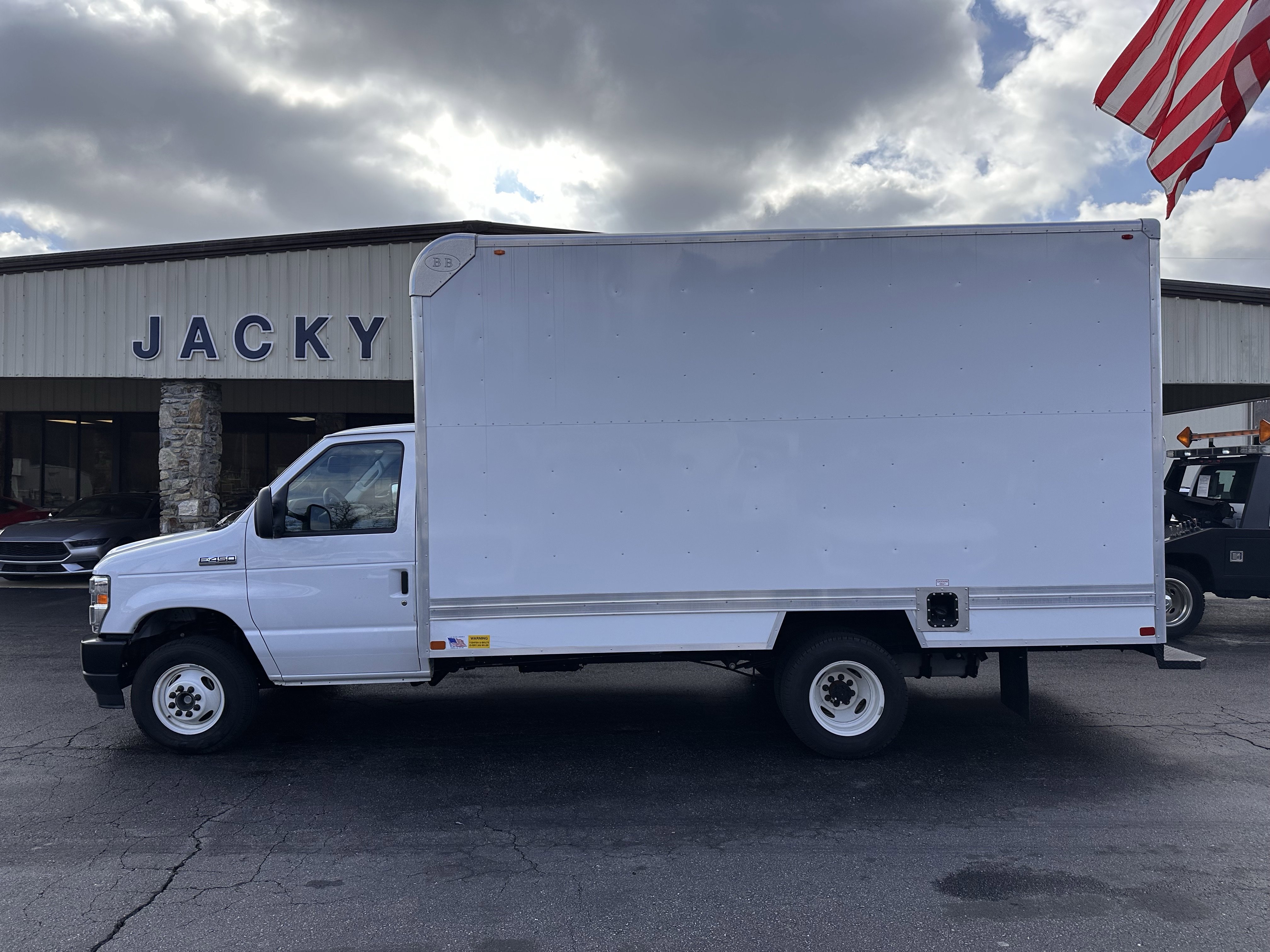 2026 Ford E-Series Cutaway Base's photo