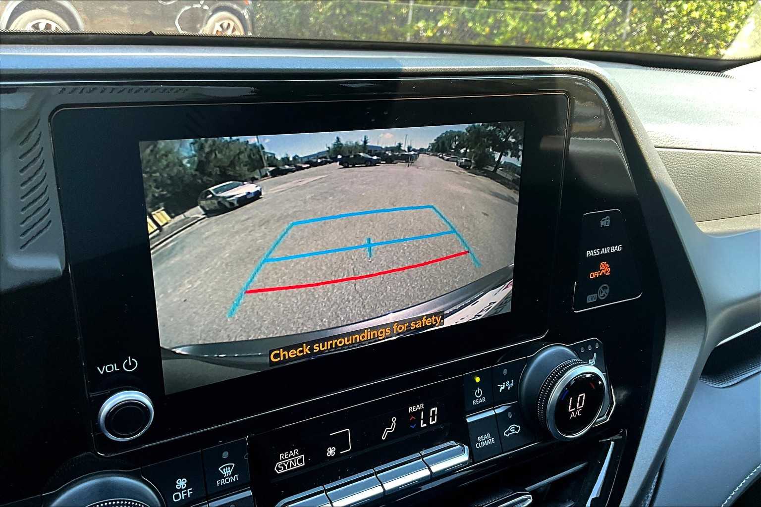2023 Toyota Highlander XLE photo 26