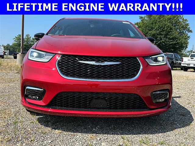 2026 Chrysler Pacifica photo 2