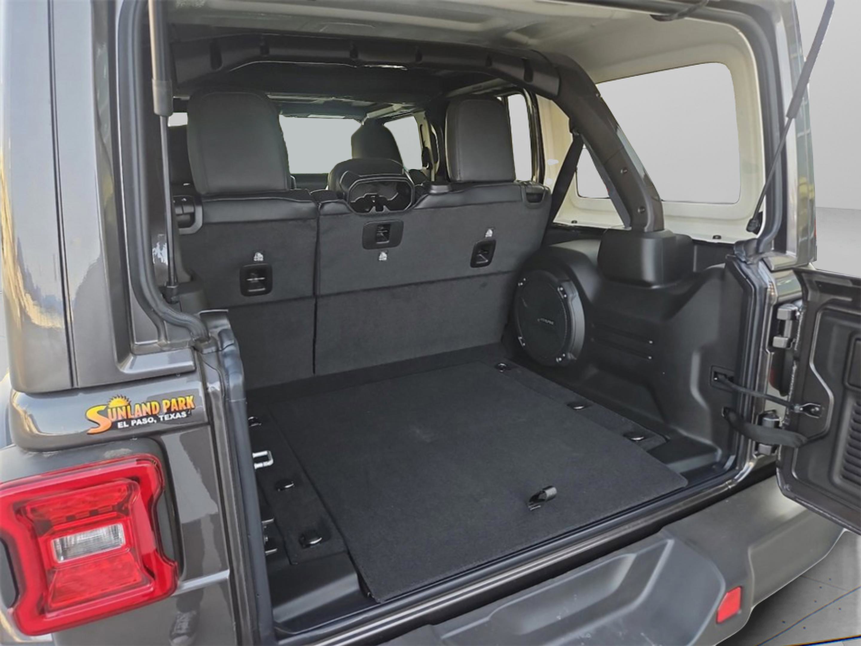 2025 Jeep Wrangler Sahara photo 8