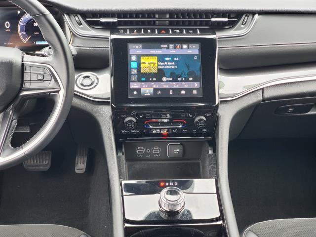 2022 Jeep Grand Cherokee Altitude photo 23