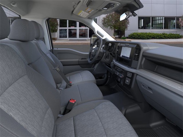 2025 Ford F-600 photo 11