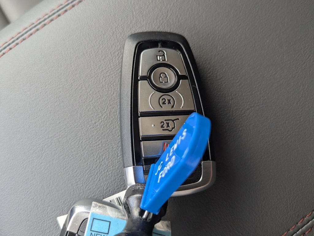 2025 Ford Explorer photo 34