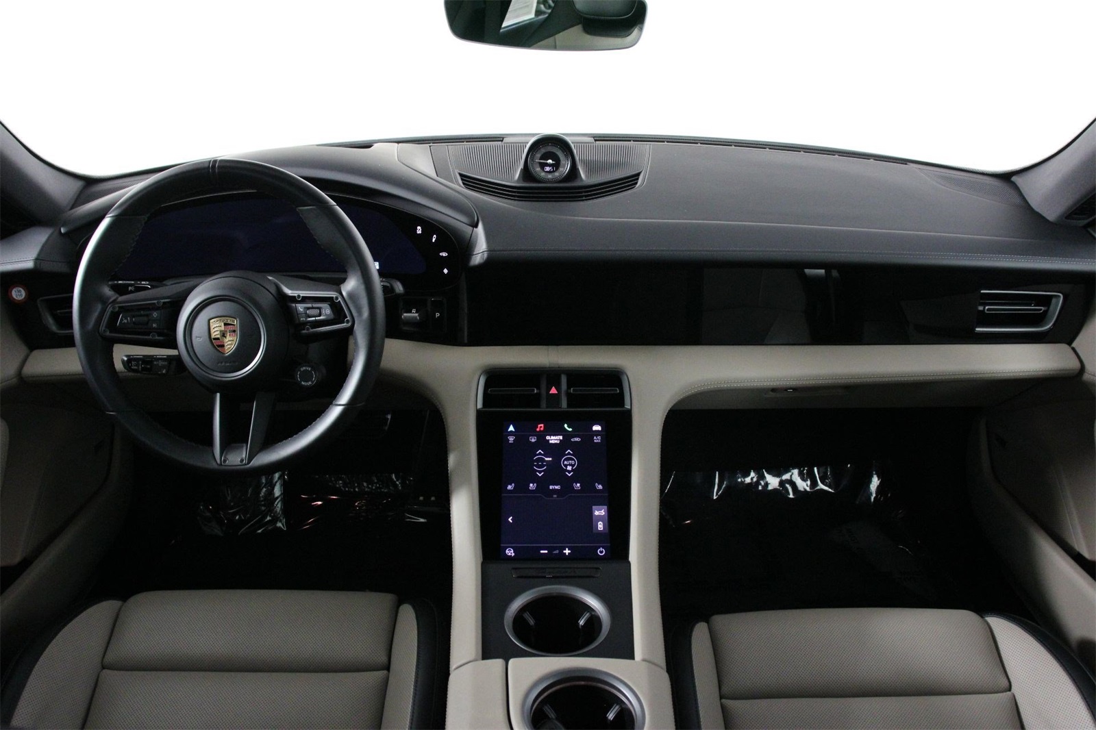 2025 Porsche Taycan photo 11