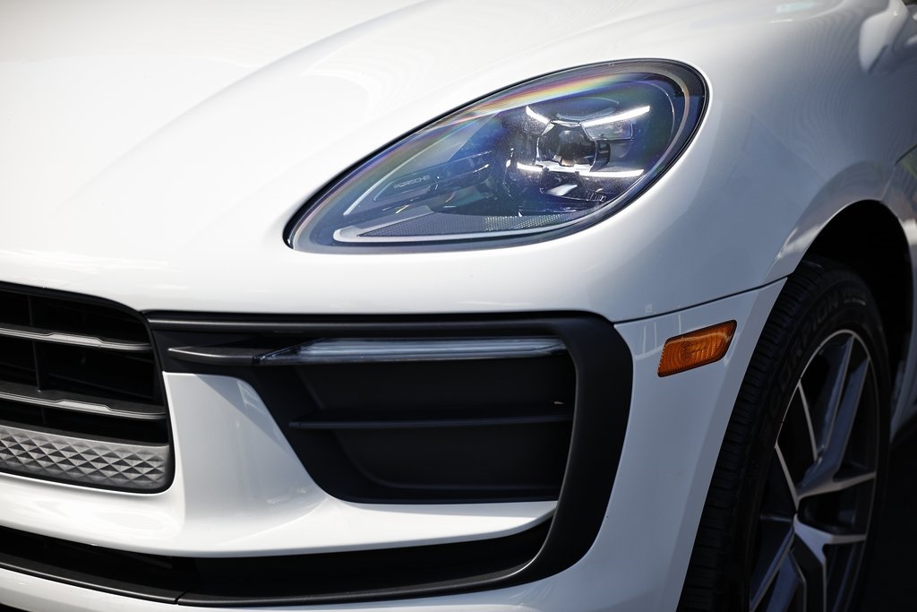 2025 Porsche Macan T photo 17