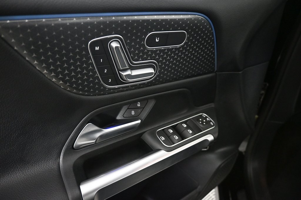 2024 Mercedes Benz GLB 250 photo 5