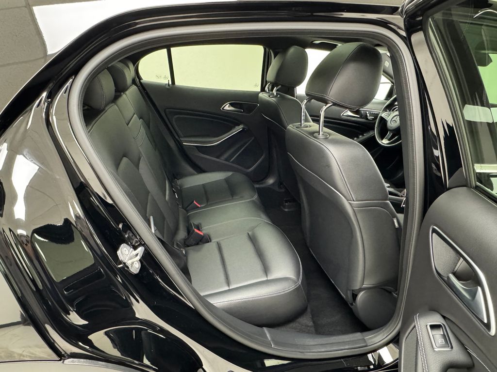 2020 Mercedes Benz GLA 250 4MATIC photo 16