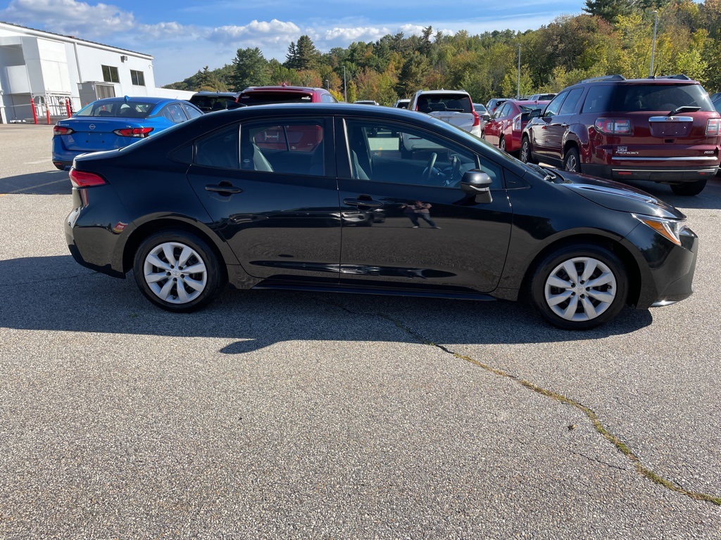 2022 Toyota Corolla LE photo 2