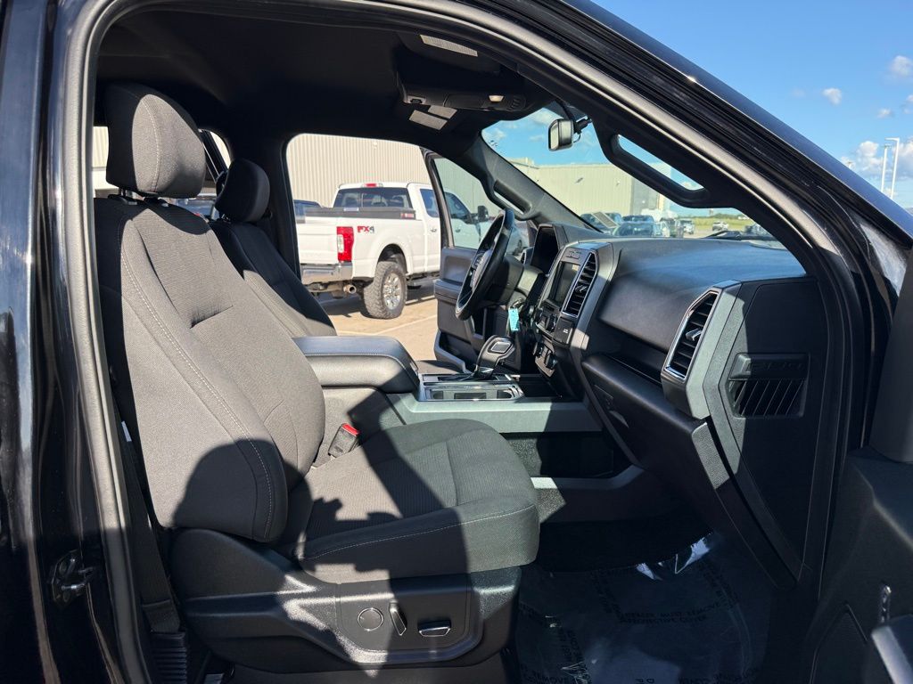 2016 Ford F-150 XLT photo 15