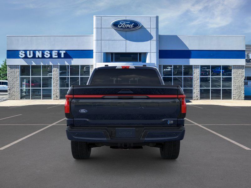 2025 Ford F-150 Lightning Lariat photo 5